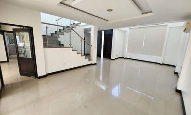 Samborondon, Renta de hermosa casa 4 dormitorios con Piscina, jacuzzi y sauna