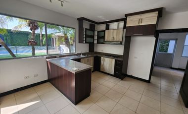 Samborondon, Renta de hermosa casa 4 dormitorios con Piscina, jacuzzi y sauna