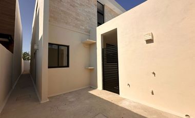 Casa en Venta en Conkal, Privada Al Norte de La Ciudad