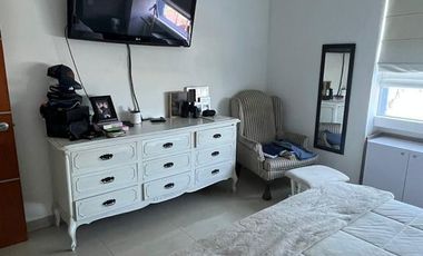 Departamento en 3er. piso en Torre Santa María. Alberca, gimnasio y vigilancia 24/7