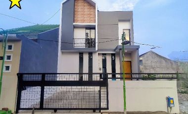Rumah Baru 2 Lantai Luas 88 di Sulfat Utara Blimbing Malang