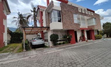 Casa en Venta Oportunidad Lumbisí 3 Habitaciones Guardias 24/7 R. Viva - S. Bolívar