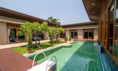 3 Bedroom Pool Villa in Saraphi