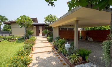 3 Bedroom Pool Villa in Saraphi