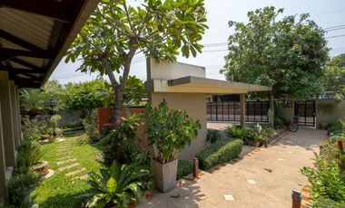 3 Bedroom Pool Villa in Saraphi