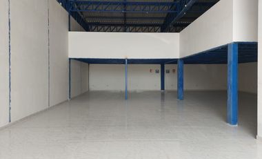 Local Comercial de alquiler en Gasolinera de la Vía a Daule, 2 pisos, 350 m