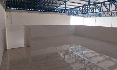 Local Comercial de alquiler en Gasolinera de la Vía a Daule, 2 pisos, 350 m