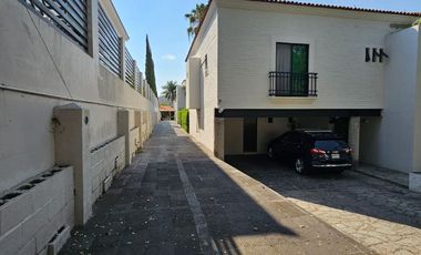 LAS CAÑADAS OPORTUNIDAD CASA EN VENTA CON ALBERCA Y LOFT INDEPENDIENTE