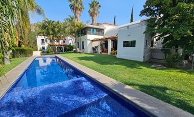 LAS CAÑADAS OPORTUNIDAD CASA EN VENTA CON ALBERCA Y LOFT INDEPENDIENTE