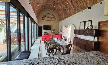 LAS CAÑADAS OPORTUNIDAD CASA EN VENTA CON ALBERCA Y LOFT INDEPENDIENTE