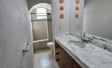 LAS CAÑADAS OPORTUNIDAD CASA EN VENTA CON ALBERCA Y LOFT INDEPENDIENTE
