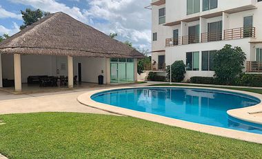 Departamento de 2 pisos con patio amplio, sala de tv, estudio, terrazas, 2 bodegas, alberca, palapa, estacionamiento 2 autos, a unos pasos de la entrada a Zona Hotelera, en venta Cancun.