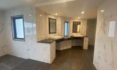 Sale with Tenant Baan 4 bedrooms 3 bathroom Baan Saechuan