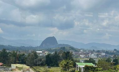 APARTAMENTO DUPLEX EN GUATAPE, EXCLUSIVO, HERMOSA VISTA, DE LUJO