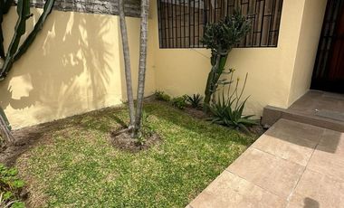 VENDO CASA EN ZONA RESIDENCIAL FRENTE A PARQUE EN URB. SANTA CATALINA, LA VICTORIA