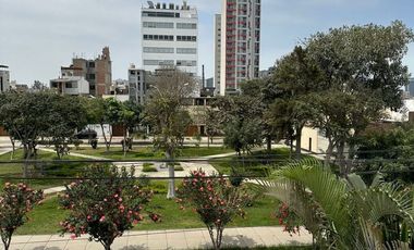 VENDO CASA EN ZONA RESIDENCIAL FRENTE A PARQUE EN URB. SANTA CATALINA, LA VICTORIA