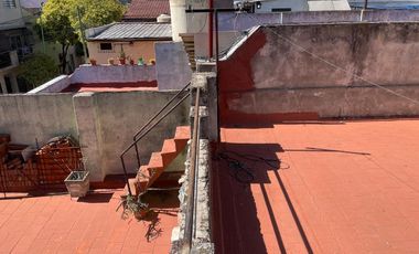 Venta PH a Reciclar con Terraza Propia Parque Chacabuco