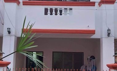 SALE  2-story townhouse ( there is 2 houses for sale) near Siripanna Hotel. Near Gymkhana Golf Course,  and Train Station. 3 Bedroom, 2 bathrooms, living room. There are  balcony and parking. Price 2,000,000 bath Tel.081135796