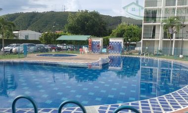 En Girardot - Cundinamarca - Colombia Vendemos hermoso apartamento en condominio.Brisas de Agua Blanca con 4 balcones.