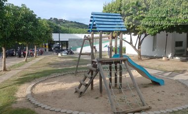 En Girardot - Cundinamarca - Colombia Vendemos hermoso apartamento en condominio.Brisas de Agua Blanca con 4 balcones.