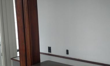 Elegante oficina o consultorio (dentista u otro) en 1er piso en esquina edificio corporativo