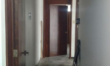 Elegante oficina o consultorio (dentista u otro) en 1er piso en esquina edificio corporativo