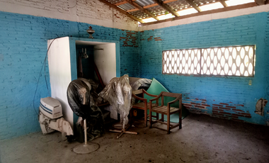 Casa rustica de un solo nivel y mucho potencial en la colonia Luces en el Mar de Acapulco