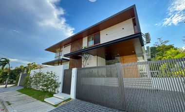 Ayala Alabang Village, Muntinlupa Brand New House with Swimming Pool and Elevator