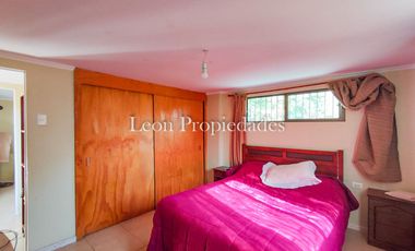 León Propiedades vende o permuta Hermosa parcela con Gran casa en Sector Los Maquis, Curacaví.