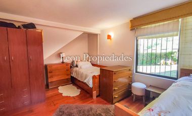 León Propiedades vende o permuta Hermosa parcela con Gran casa en Sector Los Maquis, Curacaví.