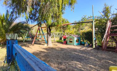 León Propiedades vende o permuta Hermosa parcela con Gran casa en Sector Los Maquis, Curacaví.