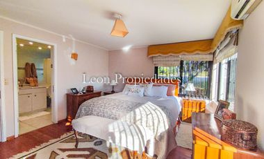 León Propiedades vende o permuta Hermosa parcela con Gran casa en Sector Los Maquis, Curacaví.