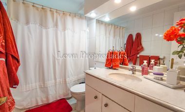 León Propiedades vende o permuta Hermosa parcela con Gran casa en Sector Los Maquis, Curacaví.