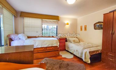 León Propiedades vende o permuta Hermosa parcela con Gran casa en Sector Los Maquis, Curacaví.