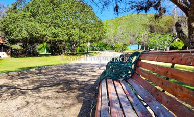 León Propiedades vende o permuta Hermosa parcela con Gran casa en Sector Los Maquis, Curacaví.