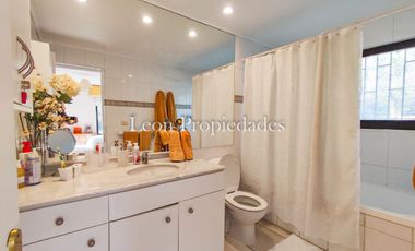 León Propiedades vende o permuta Hermosa parcela con Gran casa en Sector Los Maquis, Curacaví.