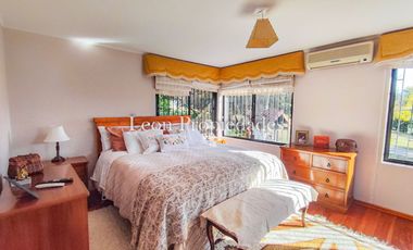 León Propiedades vende o permuta Hermosa parcela con Gran casa en Sector Los Maquis, Curacaví.