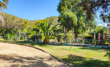 León Propiedades vende o permuta Hermosa parcela con Gran casa en Sector Los Maquis, Curacaví.