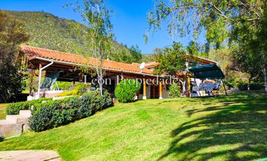 León Propiedades vende o permuta Hermosa parcela con Gran casa en Sector Los Maquis, Curacaví.