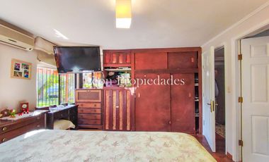 León Propiedades vende o permuta Hermosa parcela con Gran casa en Sector Los Maquis, Curacaví.