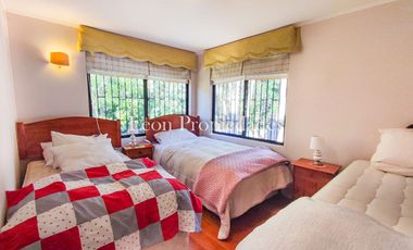 León Propiedades vende o permuta Hermosa parcela con Gran casa en Sector Los Maquis, Curacaví.