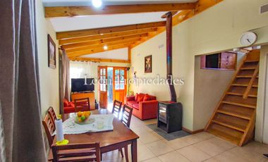 León Propiedades vende o permuta Hermosa parcela con Gran casa en Sector Los Maquis, Curacaví.