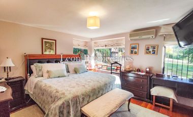 León Propiedades vende o permuta Hermosa parcela con Gran casa en Sector Los Maquis, Curacaví.