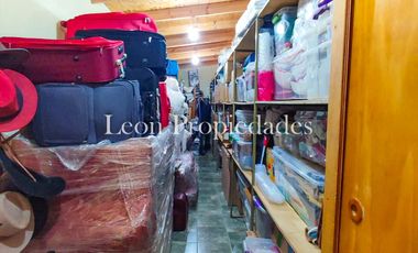 León Propiedades vende o permuta Hermosa parcela con Gran casa en Sector Los Maquis, Curacaví.