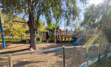 León Propiedades vende o permuta Hermosa parcela con Gran casa en Sector Los Maquis, Curacaví.