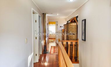 León Propiedades vende o permuta Hermosa parcela con Gran casa en Sector Los Maquis, Curacaví.