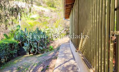 León Propiedades vende o permuta Hermosa parcela con Gran casa en Sector Los Maquis, Curacaví.