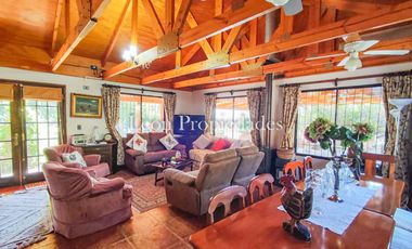 León Propiedades vende o permuta Hermosa parcela con Gran casa en Sector Los Maquis, Curacaví.