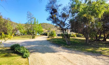 León Propiedades vende o permuta Hermosa parcela con Gran casa en Sector Los Maquis, Curacaví.