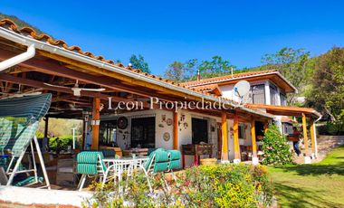 León Propiedades vende o permuta Hermosa parcela con Gran casa en Sector Los Maquis, Curacaví.